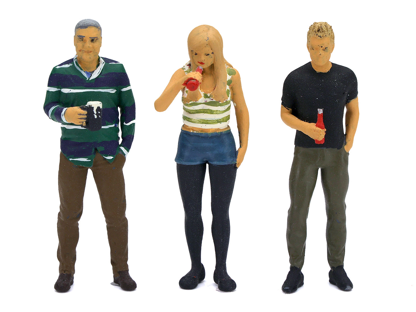 Tara Figures TAR002 - Three Figures with Drinks