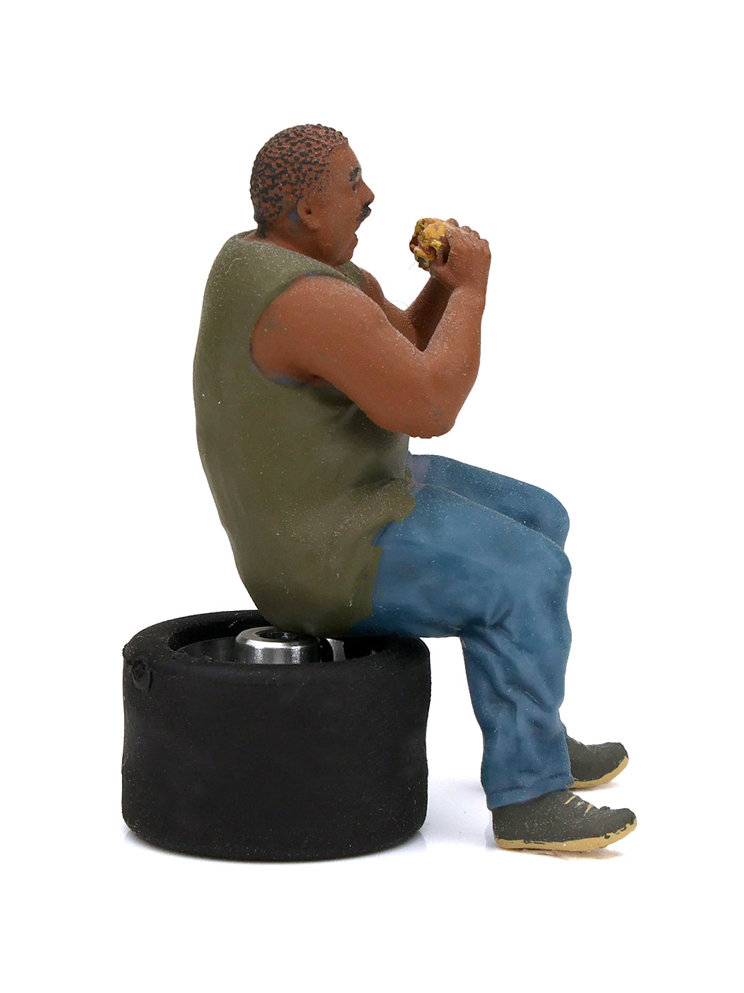 Tara Figures TAR006 - Seated Man Eating Cheeseburger