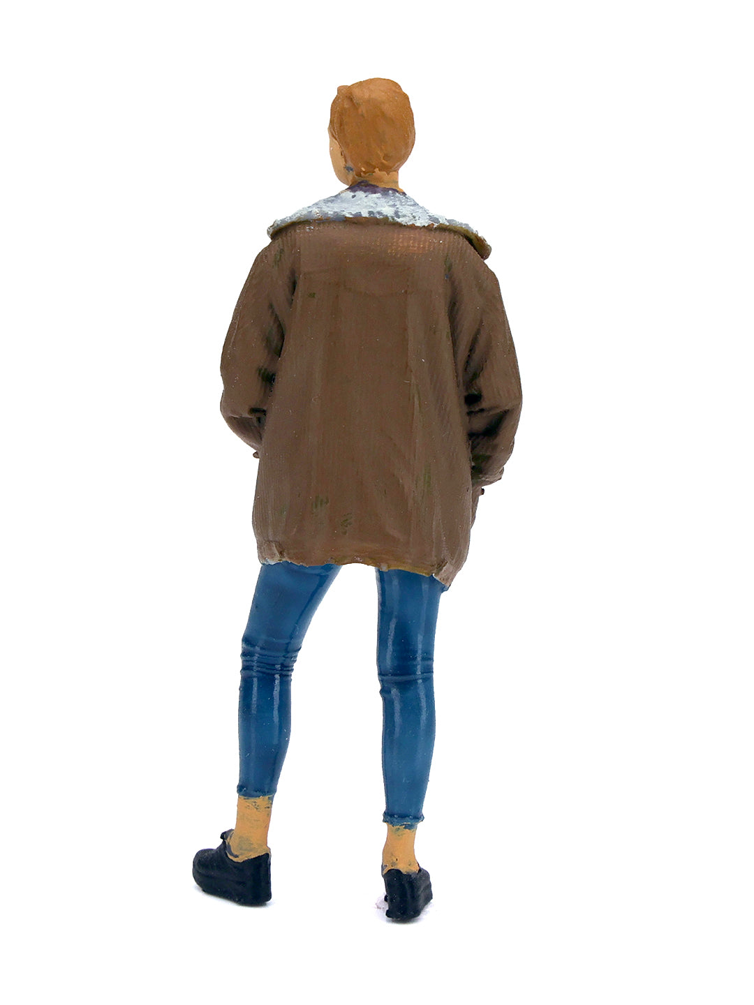 Tara Figures TAR031 - Woman with Fur-Lined Coat