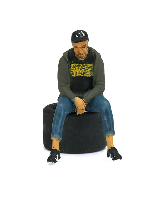 Tara Figures TAR042 - Man Sitting on Tire