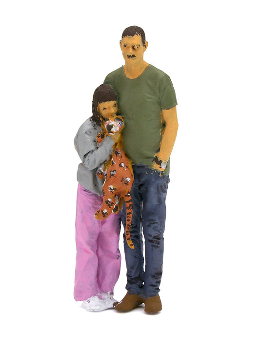 Tara Figures TAR046 - Father with Daughter & Stuffed Animal