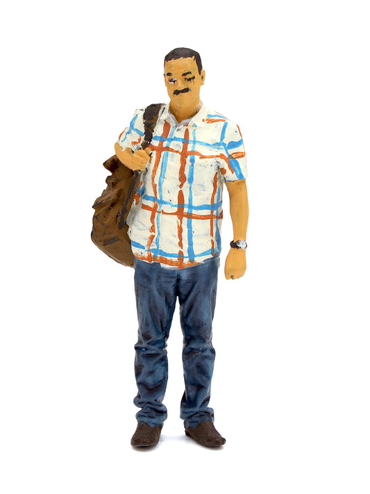 Tara Figures TAR054 - Man with Backpack