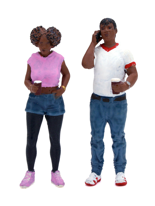 Tara Figures TAR056 - Young Couple with Coffee
